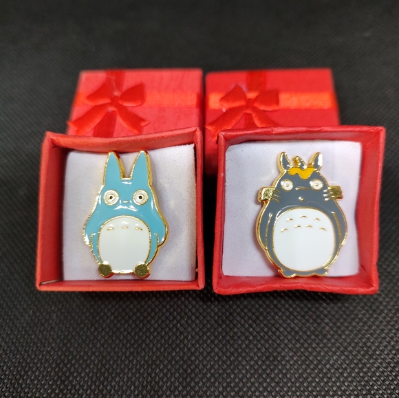 2 enamel pins My Neighbor Totoro plus 2 gift box. - Picture 2 of 4